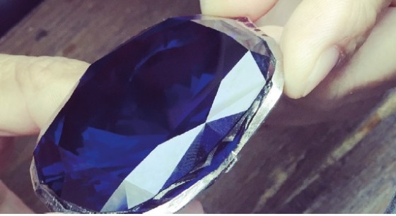 joyas de cine con un diamante azul 