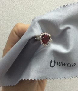 Anillo en oro con Ópalo de fuego de Querétaro